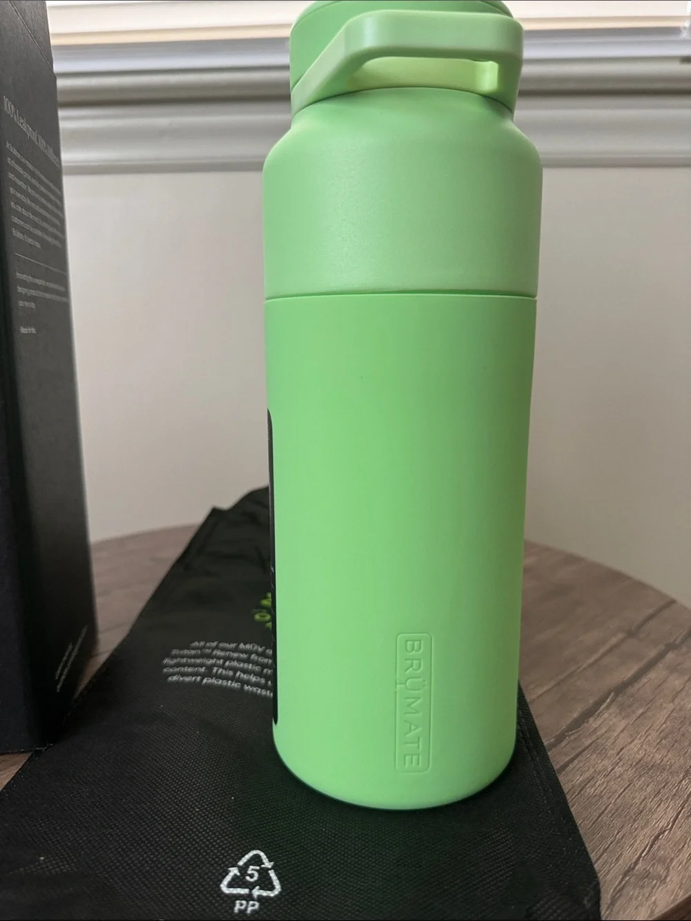 BruMate Rotera Touch-Free Water Bottle - Kiwi 35oz